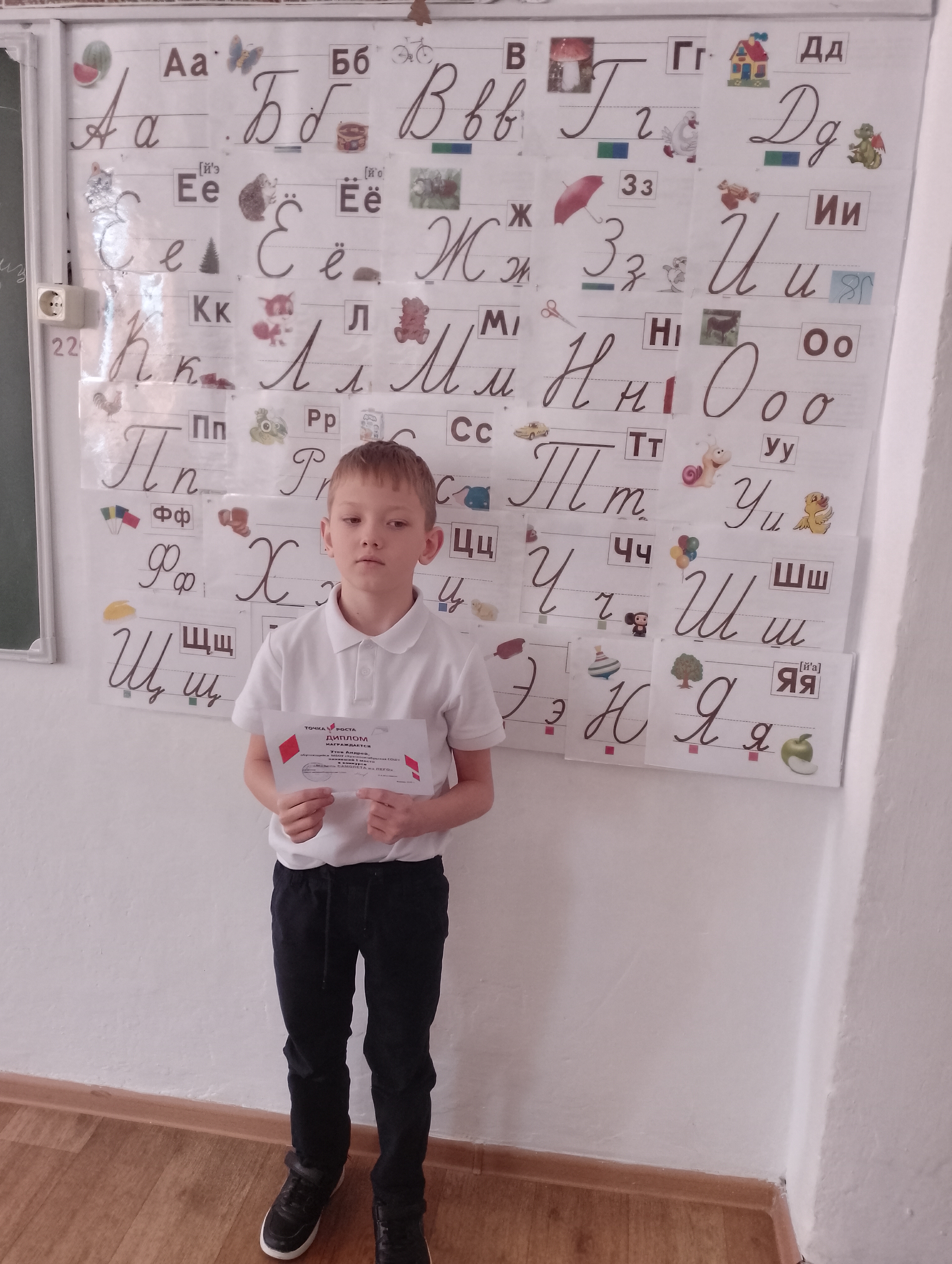Модель самолета из лего..